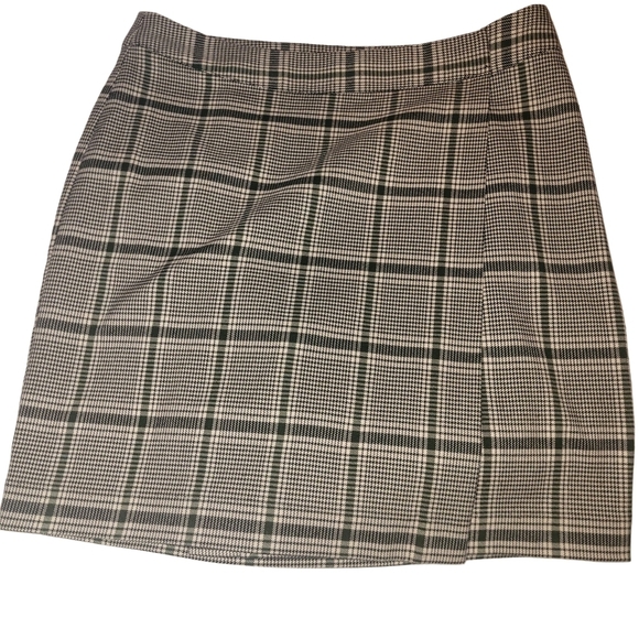 ICHI Dresses & Skirts - Ichi Plaid Women's Skirt In Black and White 38